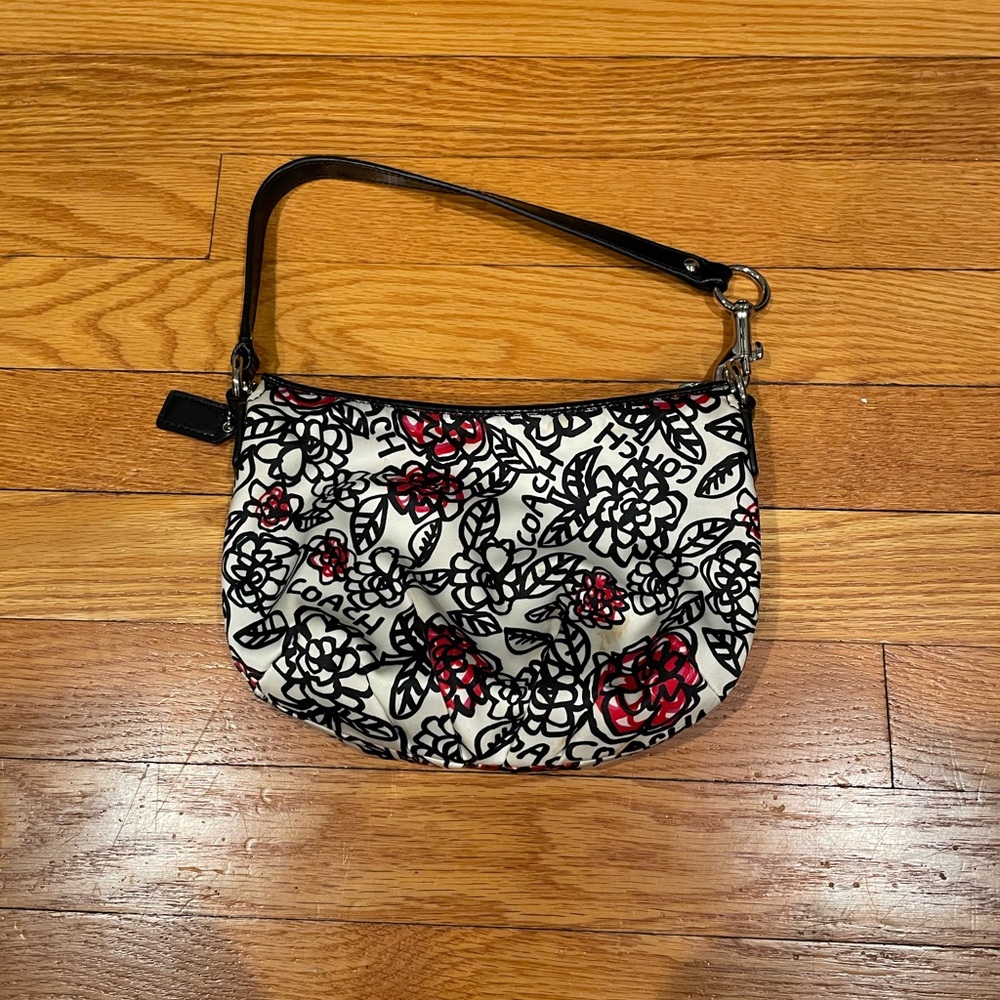 COACH Poppy shoulder bag with black & red floral pattern 🤍